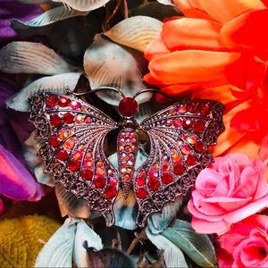 🎉HP🎉Beautiful butterfly brooch, Aurora Crystals